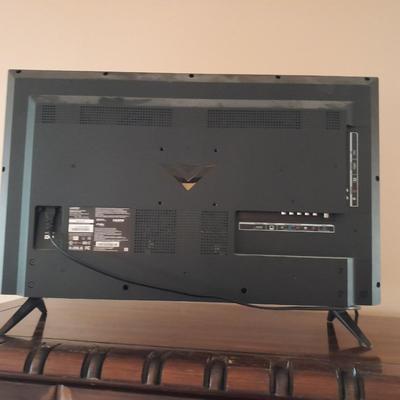 Working 32" Vizio smart Television with remote control