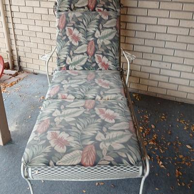 Wrought iron mesh Reclining Sunbather Lounge Chair with cushion