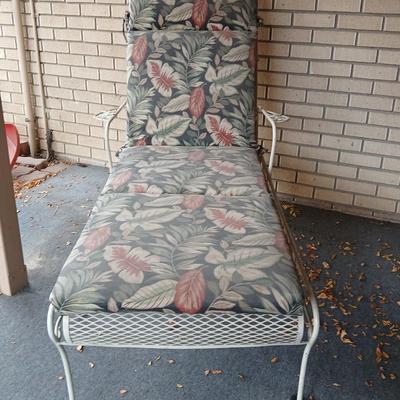 Wrought iron mesh Reclining Sunbather Lounge Chair with cushion