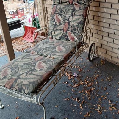 Wrought iron mesh Reclining Sunbather Lounge Chair with cushion
