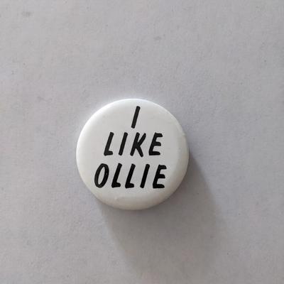 I Like Oliver North pin