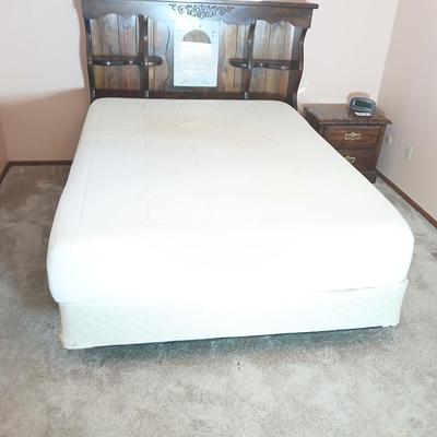 Queen size bed with beautiful wooden headboard - mattress and boxsprings