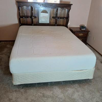 Queen size bed with beautiful wooden headboard - mattress and boxsprings