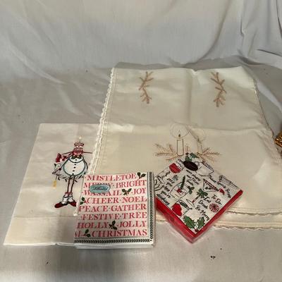 Lenox Holiday Tablecloths & More Decor (BD-RG)