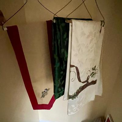 Lenox Holiday Tablecloths & More Decor (BD-RG)