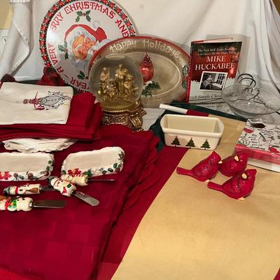 Lenox Holiday Tablecloths & More Decor (BD-RG)