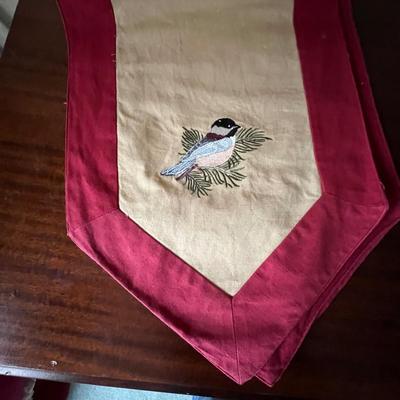 Lenox Holiday Tablecloths & More Decor (BD-RG)