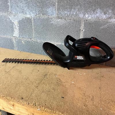Poulan Chainsaw, Blower & Black & Decker Hedge Trimmer (BWS-MG)