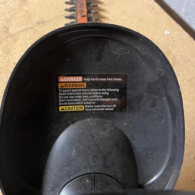 Poulan Chainsaw, Blower & Black & Decker Hedge Trimmer (BWS-MG)