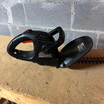 Poulan Chainsaw, Blower & Black & Decker Hedge Trimmer (BWS-MG)