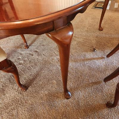 American Drew Dining Room Table & 4 Chairs 66x43 + 2 15" Leaves includes Pads