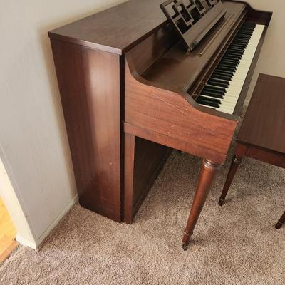 Cable Nelson Spinet Piano w Bench & Sheet Music