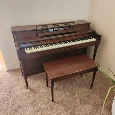 Cable Nelson Spinet Piano w Bench & Sheet Music