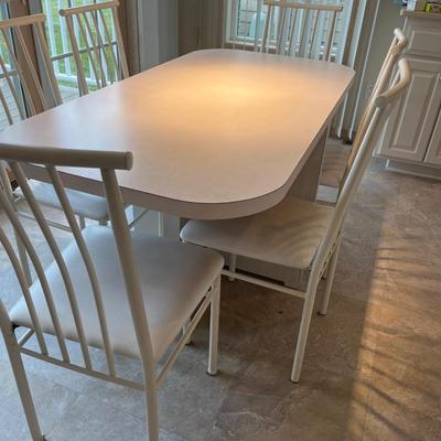Contemporary table & 6 Vintage AmiscoPost-modern metals chairs