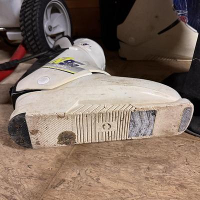 Völkl Skis, Ski Boots & Flexible Flyer (BWS-MG)