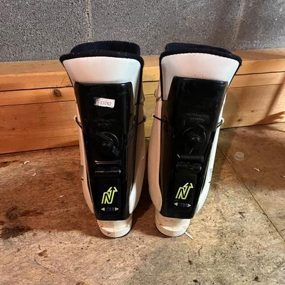 Völkl Skis, Ski Boots & Flexible Flyer (BWS-MG)