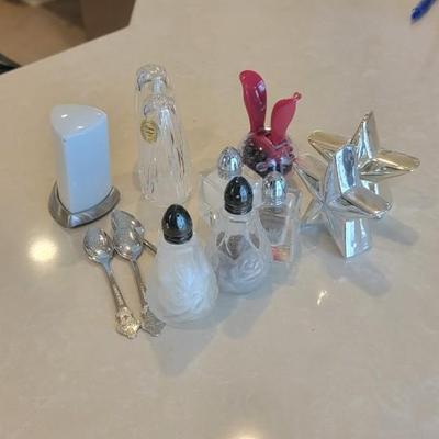 Miscellaneous salt and pepper shakers