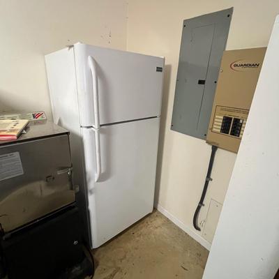 Frigidaire Fridge Freezer Model LFTR1814LW (G-RG)