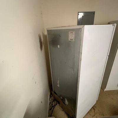 Frigidaire Fridge Freezer Model LFTR1814LW (G-RG)