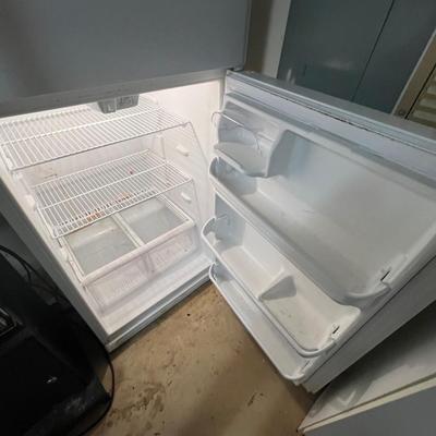 Frigidaire Fridge Freezer Model LFTR1814LW (G-RG)