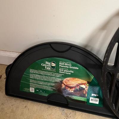 Big Green Egg Cast Iron Cooking Grid & Half Moon Griddle (K-RG)