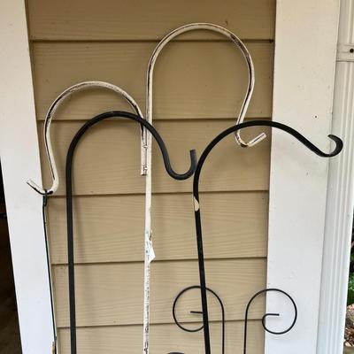 Shepherd's Hooks, Trellis, Hanging Baskets & Bird Feeders (G-RG)