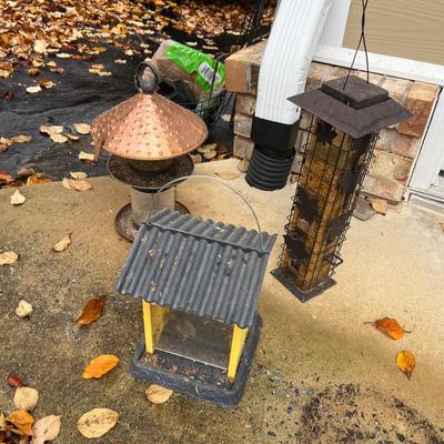 Shepherd's Hooks, Trellis, Hanging Baskets & Bird Feeders (G-RG)