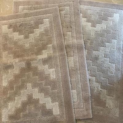 3 rugs (2.5’x4’ each)