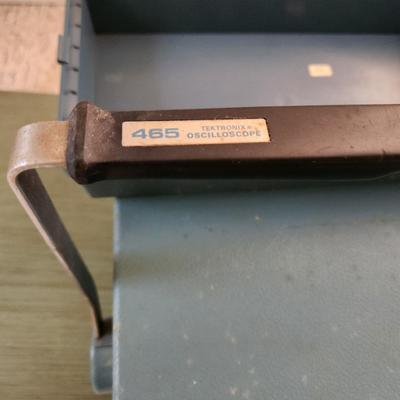 Tektronix 465 Oscilloscope Powers up