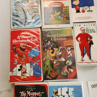 Lot of Vintage VHS Movies w Clamshells Christmas Disney Charlie Brown