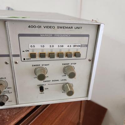 Leader Lcg-400 Ntsc Pattern Generator Powers up