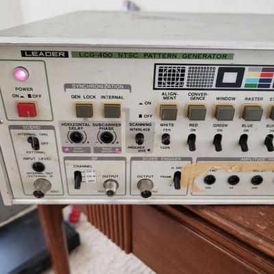 Leader Lcg-400 Ntsc Pattern Generator Powers up