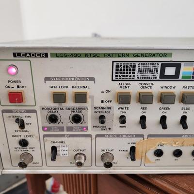 Leader Lcg-400 Ntsc Pattern Generator Powers up