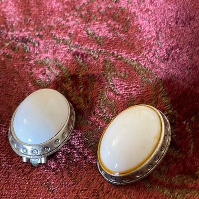 EARRINGS, RINGS AND PENDANTS