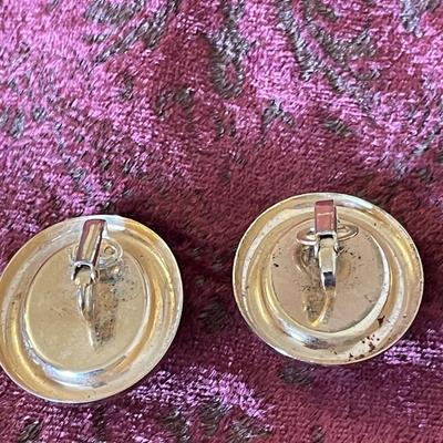 EARRINGS, RINGS AND PENDANTS