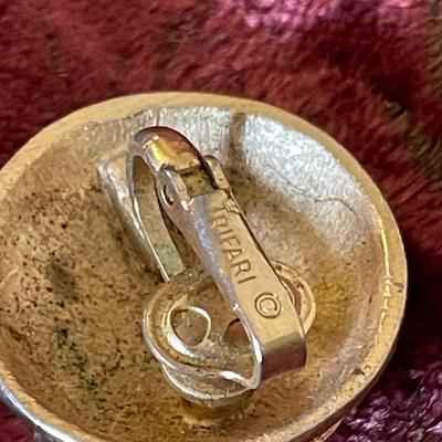 EARRINGS, RINGS AND PENDANTS