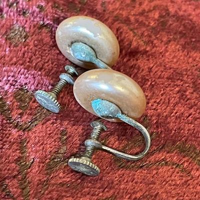 EARRINGS, RINGS AND PENDANTS