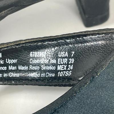 Women’s Size 7 Sandals