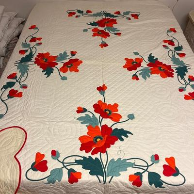 Beautiful hand stitched Poppy quilt