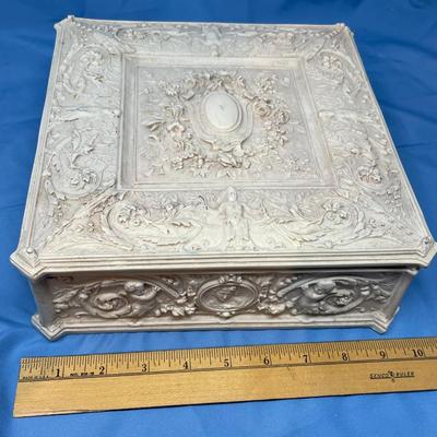 Lot 113 Incolay Carved jewelry box