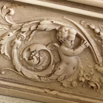 Lot 113 Incolay Carved jewelry box
