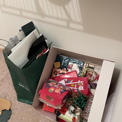 Wrapping, bows & boxes