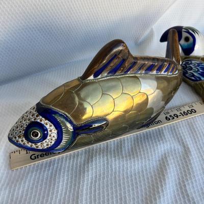 Lot 119 Blue White & Gold ceramic figures