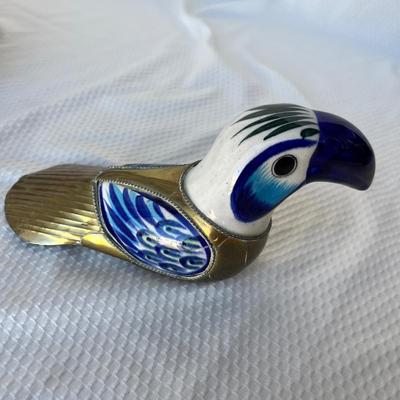 Lot 119 Blue White & Gold ceramic figures