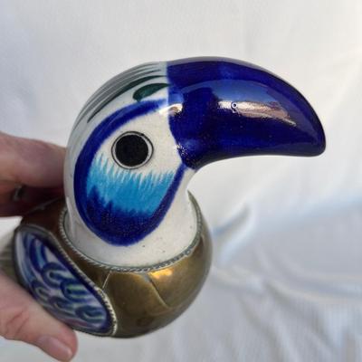 Lot 119 Blue White & Gold ceramic figures