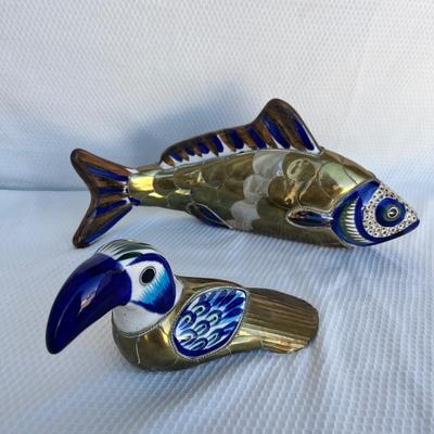 Lot 119 Blue White & Gold ceramic figures