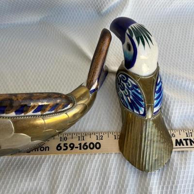 Lot 119 Blue White & Gold ceramic figures