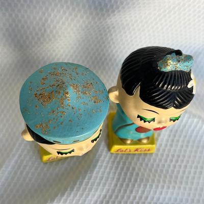 Lot 124 Kissing bobble heads