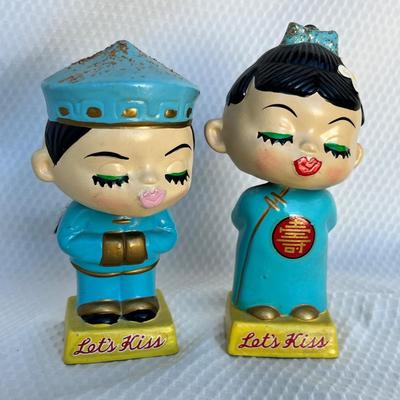 Lot 124 Kissing bobble heads