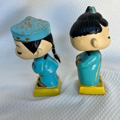 Lot 124 Kissing bobble heads